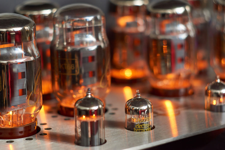 Synthesis Action A100Titan 100W Integreret Stereo Rørforstærker