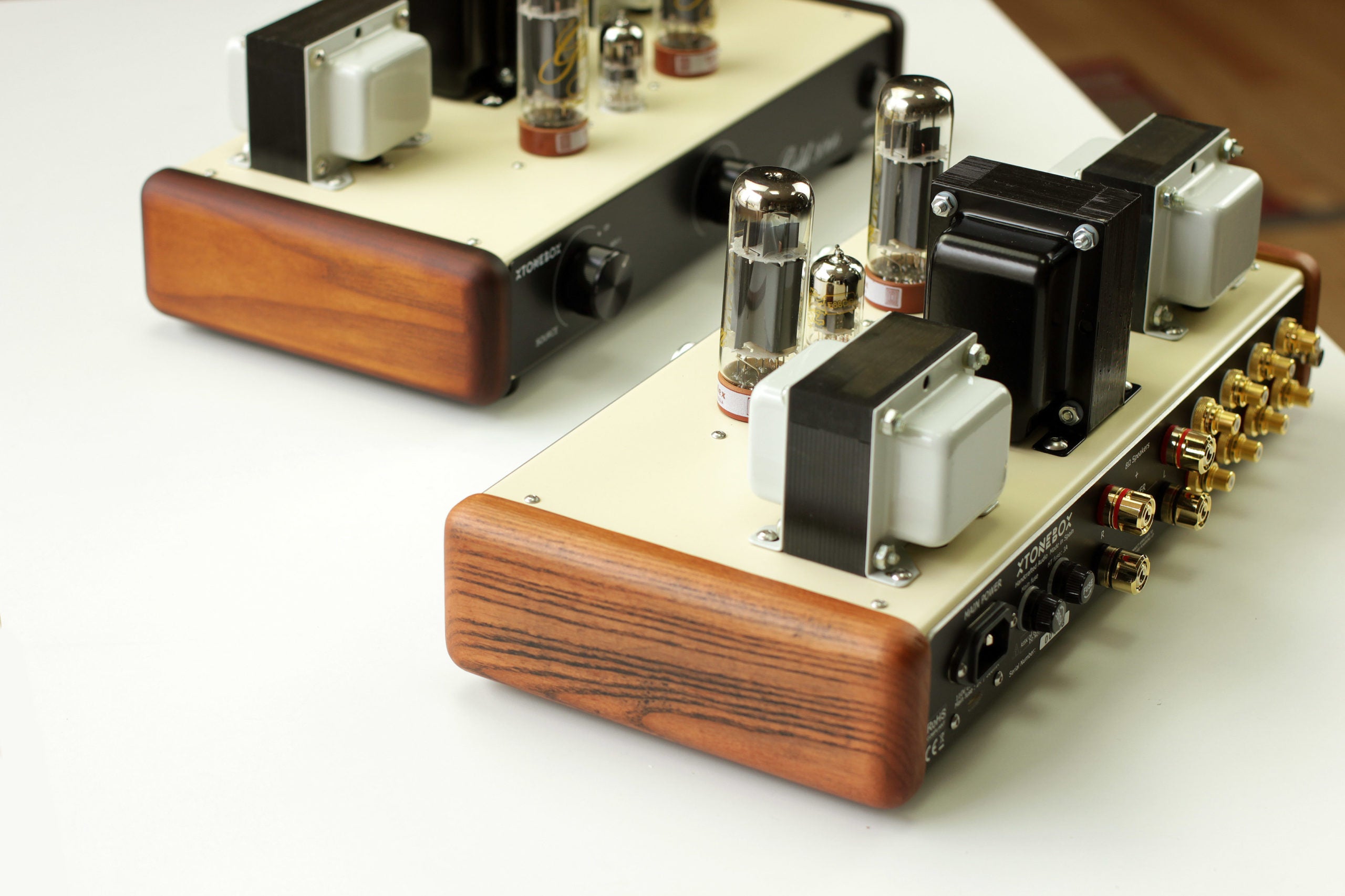 XTONEBOX Gold 3066 Integreret rørforstærker