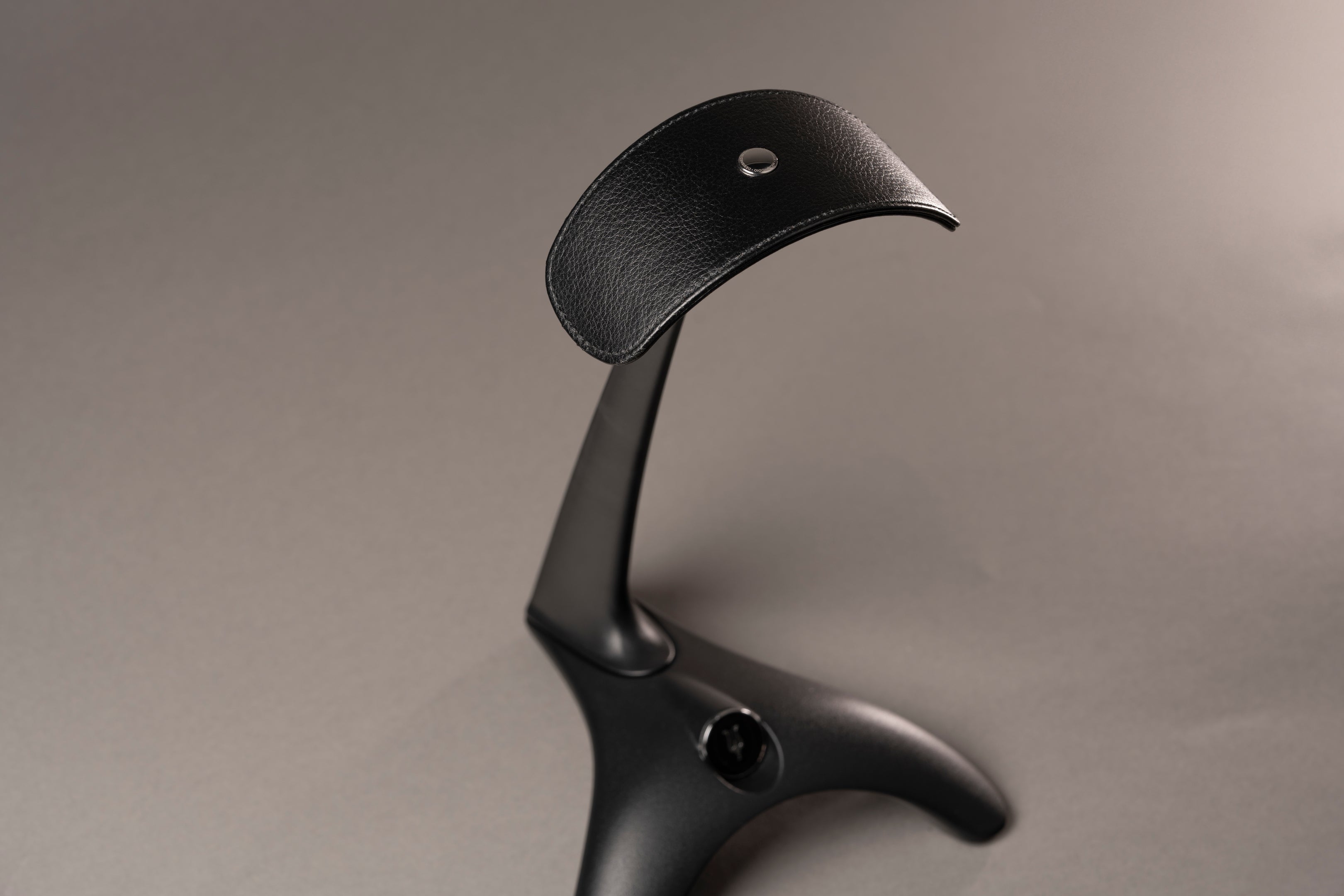 Meze Manta Headphone Stand Black
