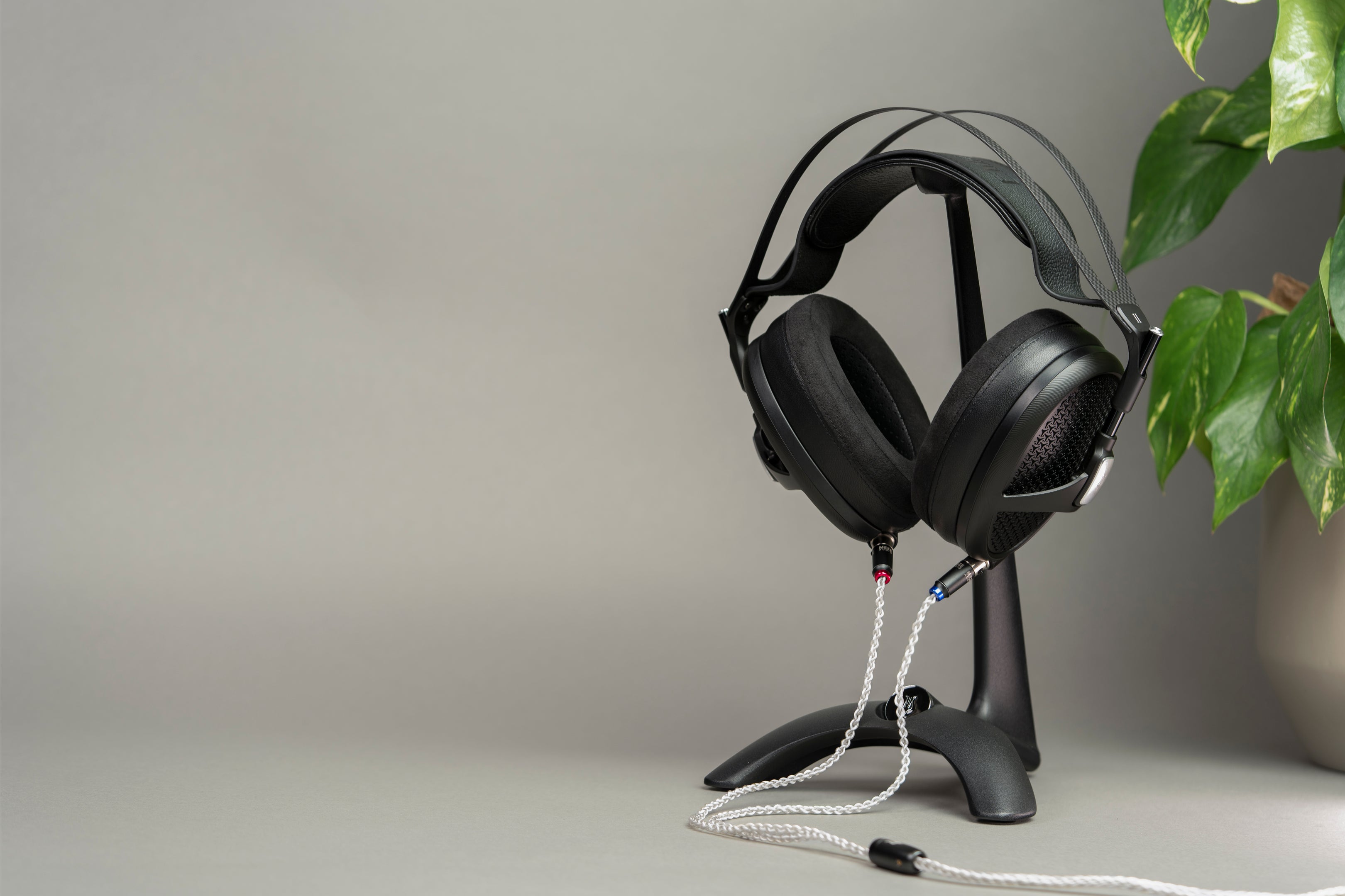 Meze Manta Headphone Stand Black